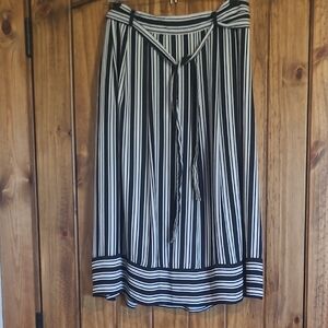 Banana Republic Black and White Midi Skirt with Tie Waist. Size 8